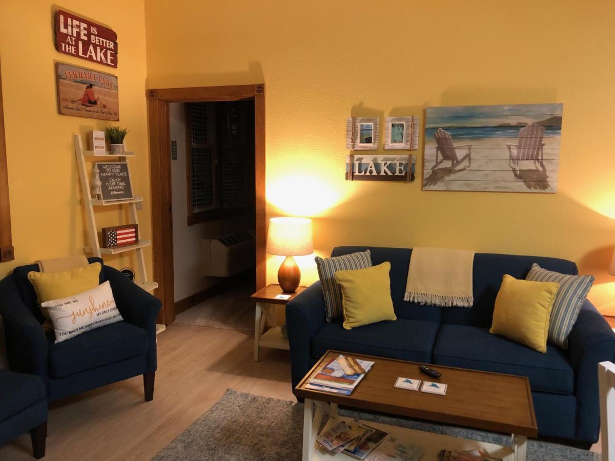 Lakeside Suites Elkhart Lake エクステリア 写真