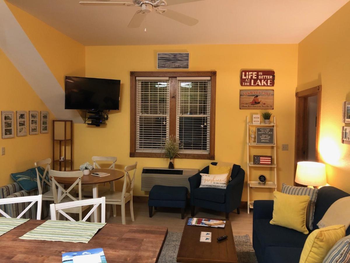 Lakeside Suites Elkhart Lake エクステリア 写真