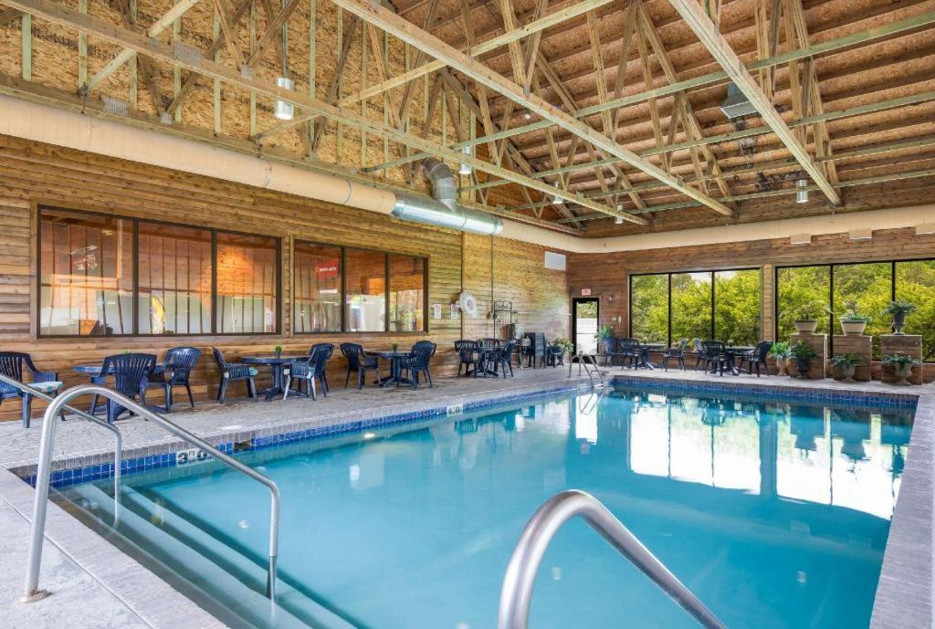 Lakeside Suites Elkhart Lake エクステリア 写真