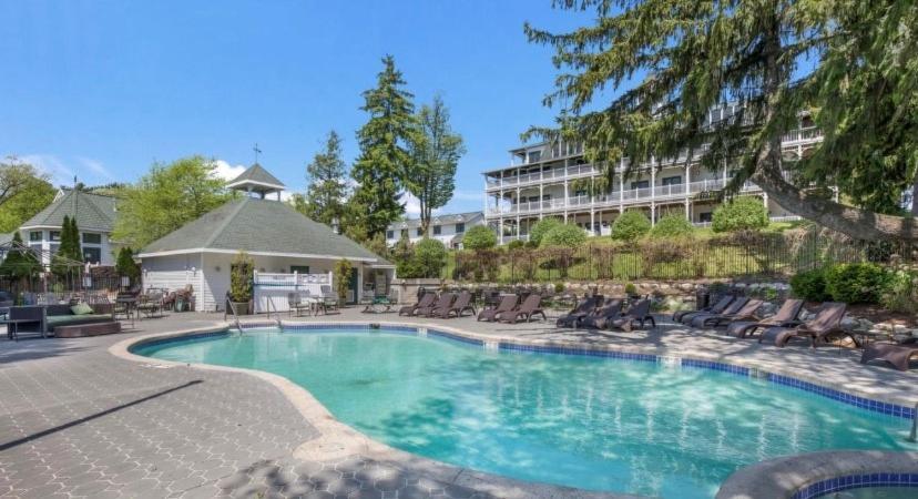 Lakeside Suites Elkhart Lake エクステリア 写真